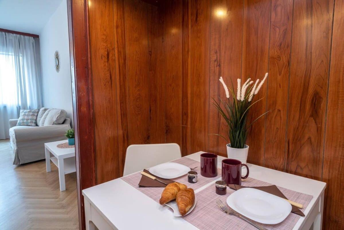 בודפשט Convenient Apartment In The Heart Of Downtown מראה חיצוני תמונה