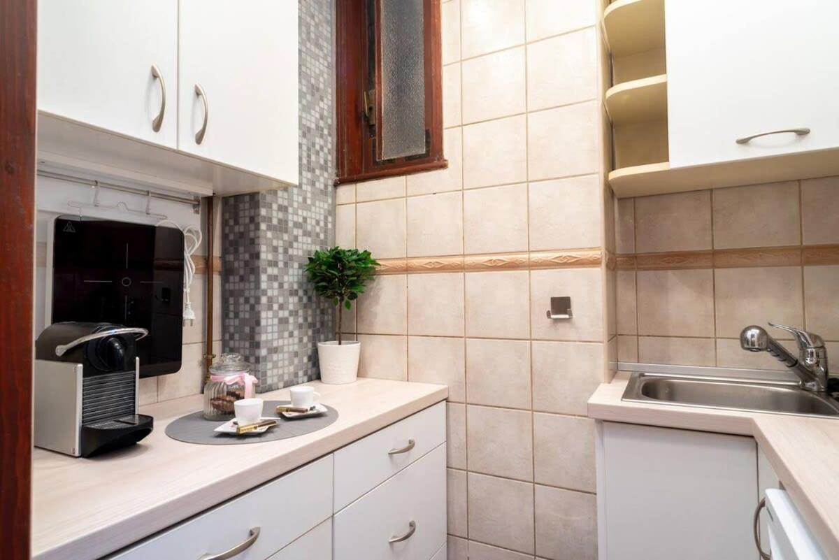בודפשט Convenient Apartment In The Heart Of Downtown מראה חיצוני תמונה