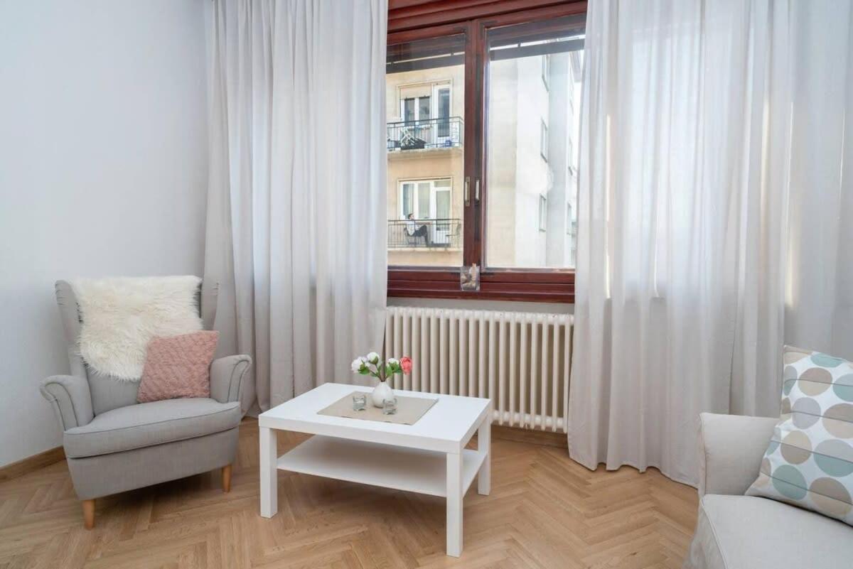 בודפשט Convenient Apartment In The Heart Of Downtown מראה חיצוני תמונה